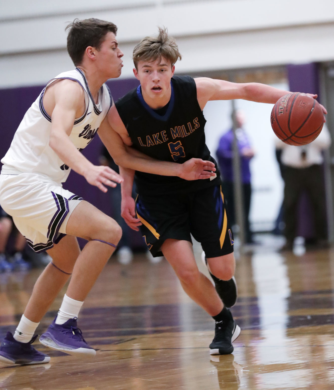 Stoughton 53, Lake Mills 44